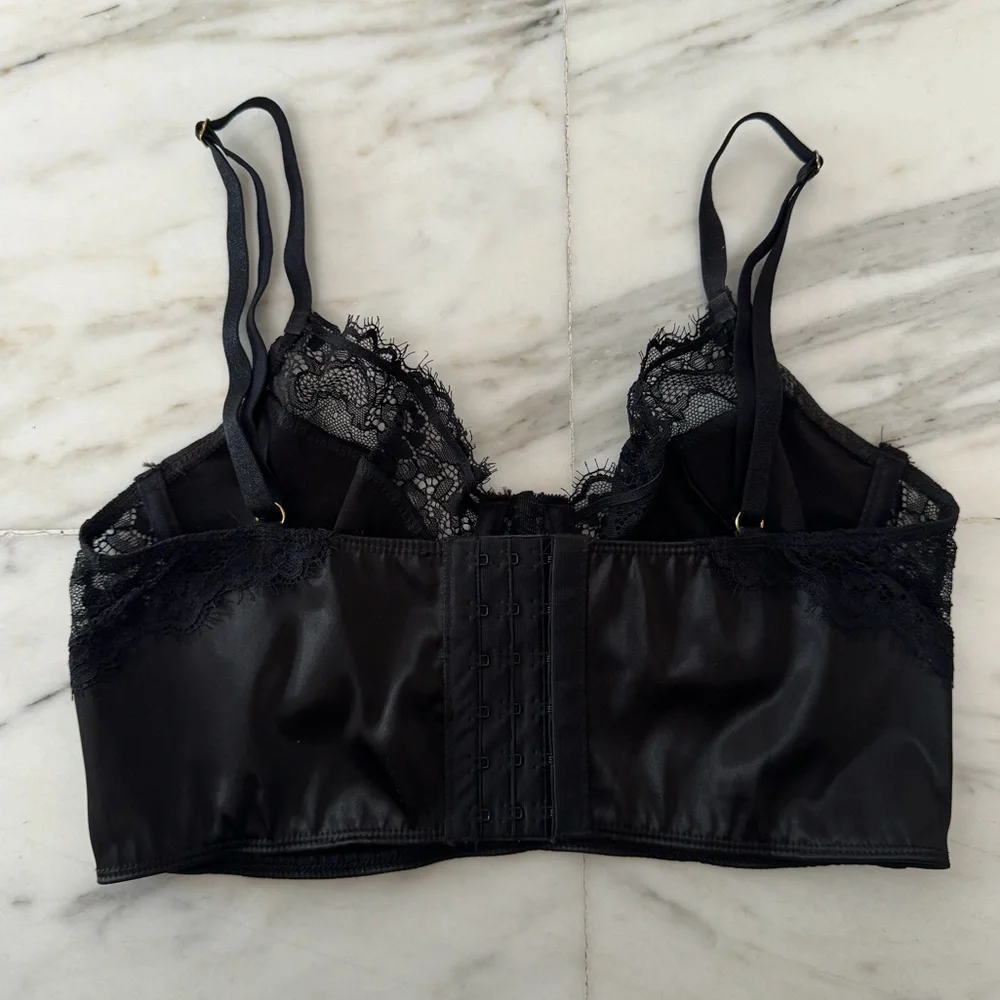 Fashion Nova Intimate‎ Setting Cropped Top in Black
